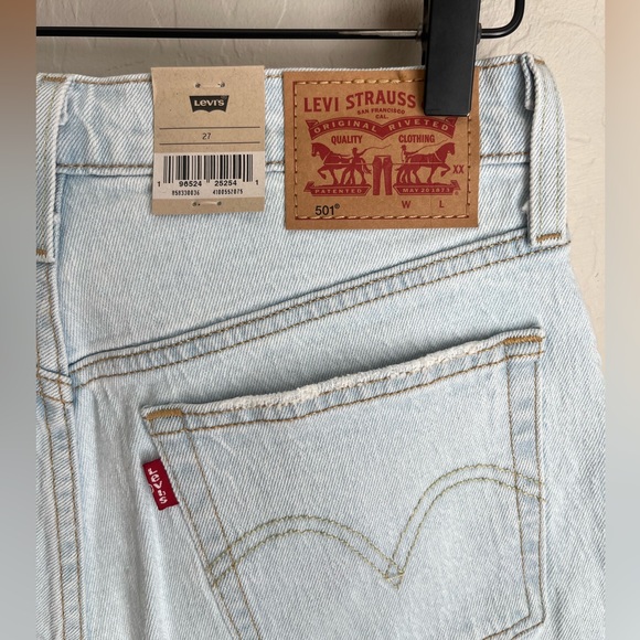 NWT Levi’s 501 high rise jeans shorts light wash 27 - Picture 8 of 10